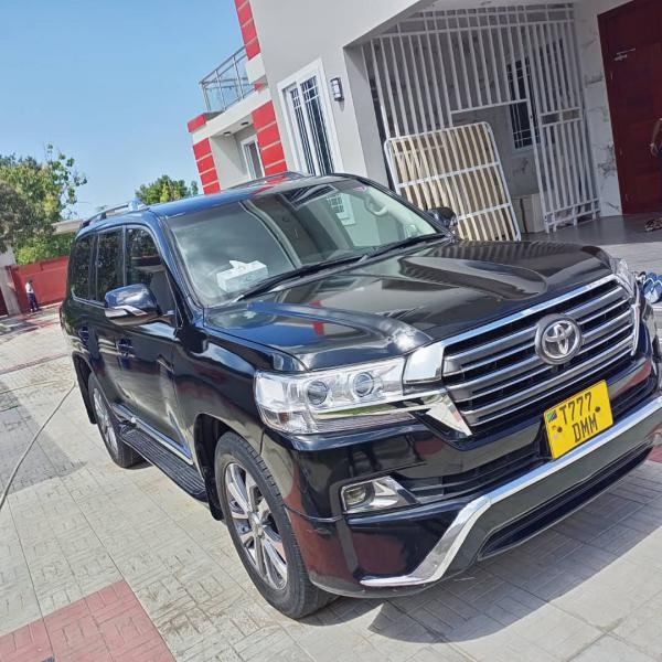 Toyota Land Cruiser VXR V8